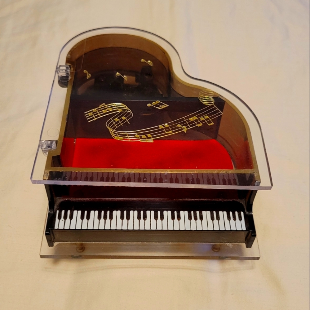 Piano jewelry music box